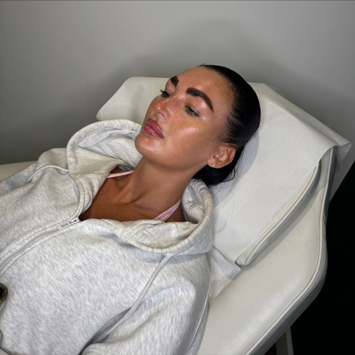 A client relaxing during treatment in a Doll Haus Clinic room